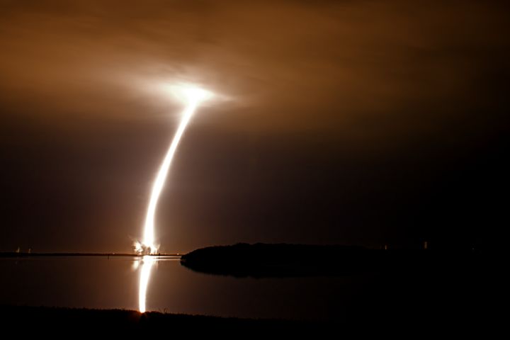 Time lapse image of the takeoff (39 second exposure started at T-10 seconds)