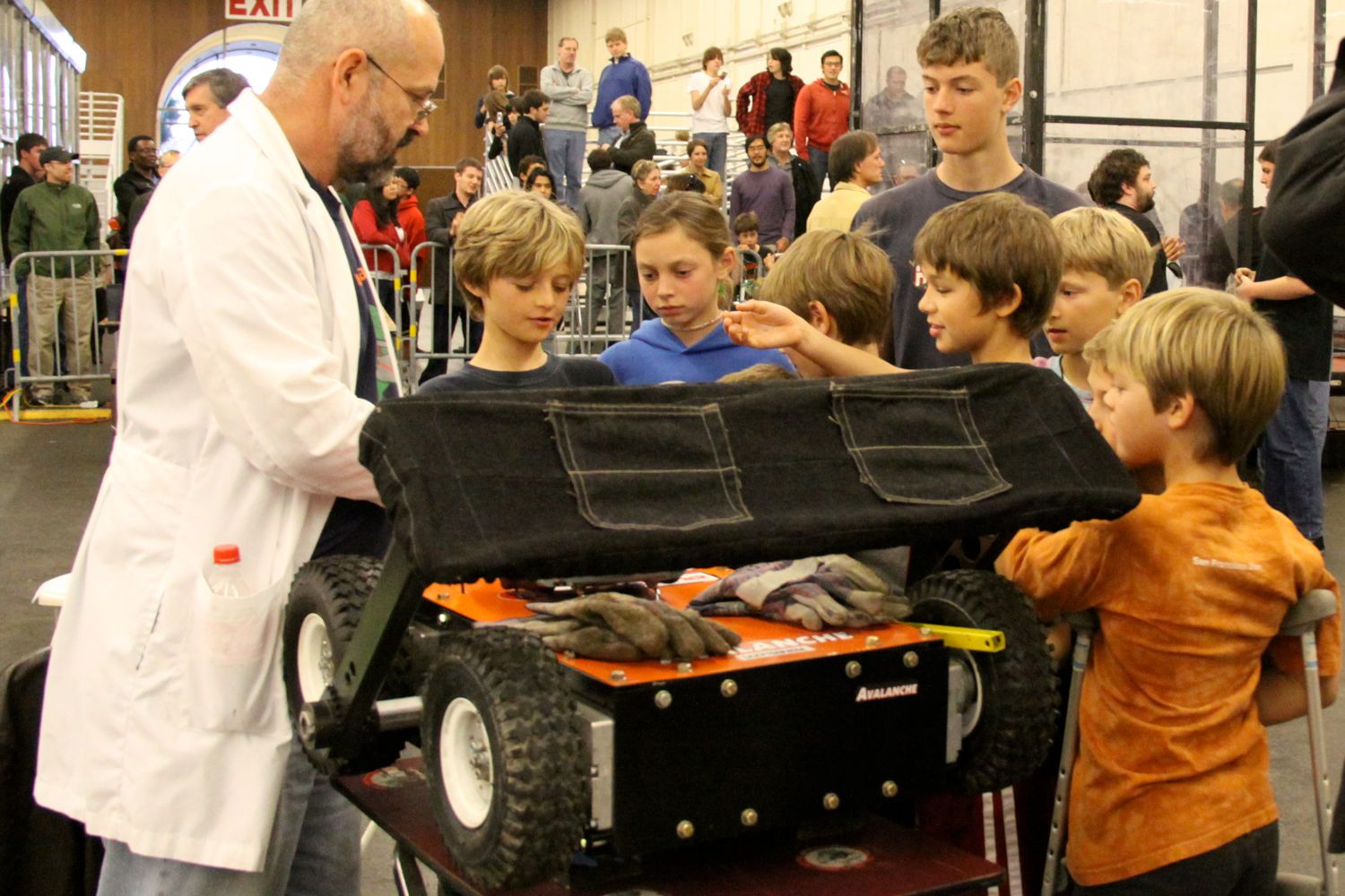 Fuzzy shows Avalanche to a Cub Scout group