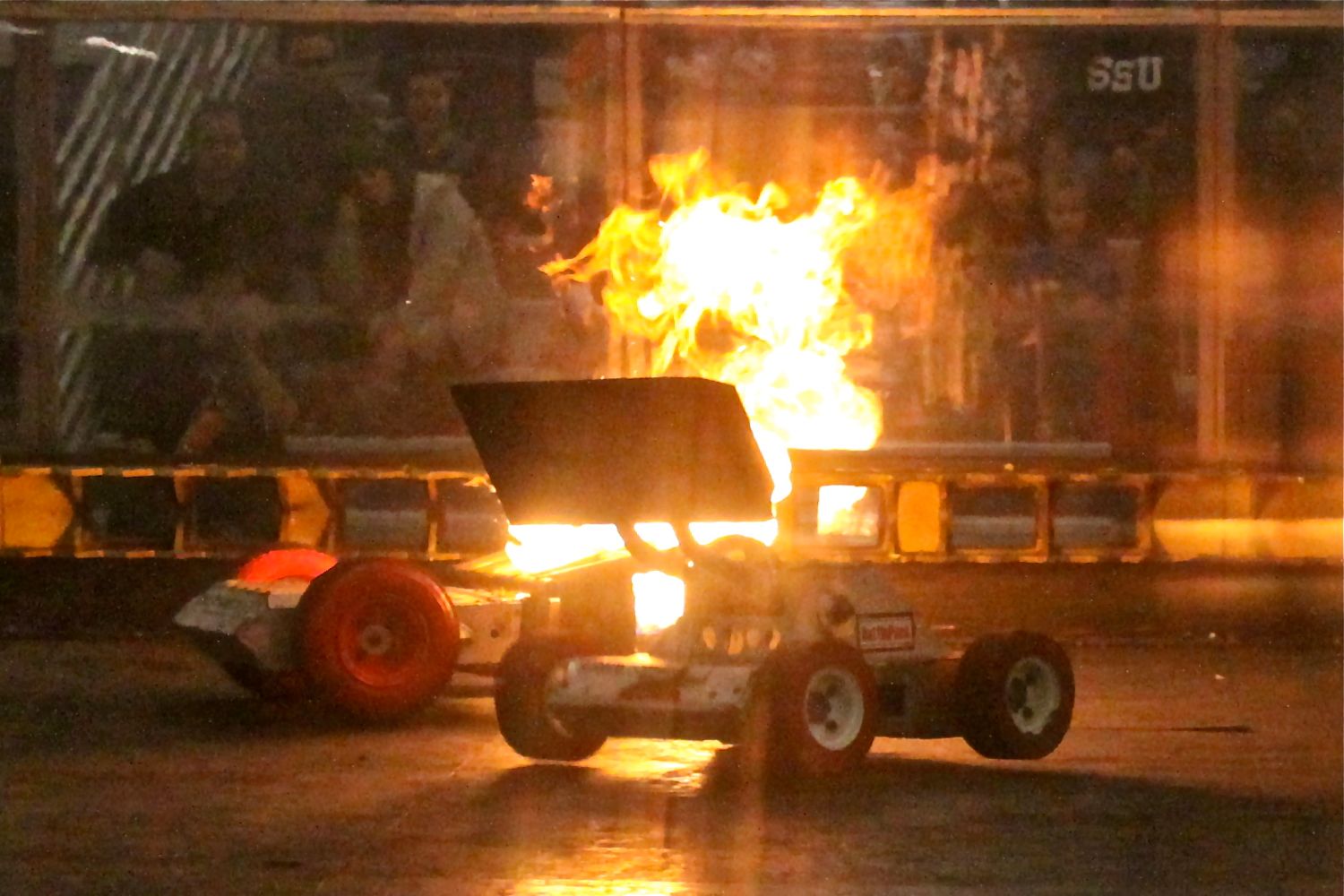 Family Feud Combots Style as Angry Asp fights Pipe Wench