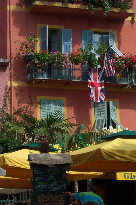 A window in Villefranche (by Debbie)