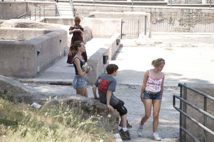 Strolling to the Colisseum