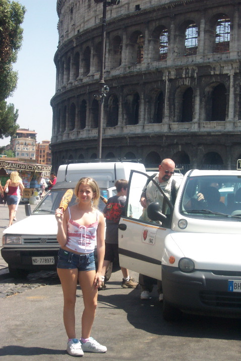 Jacey, her umbrella, and the Colisseum